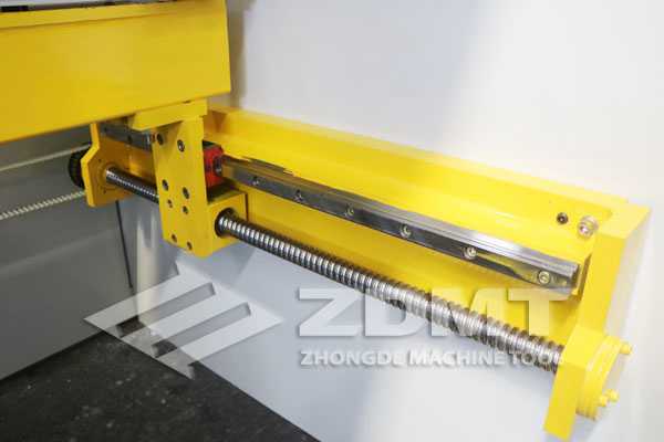 滾珠絲桿和直線(xiàn)導(dǎo)軌.jpg 滾珠絲桿和直線(xiàn)導(dǎo)軌.jpg