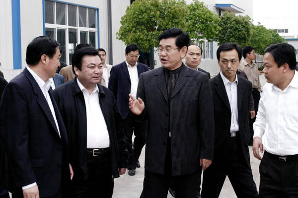 安徽省常務(wù)副省長(zhǎng)任海深來(lái)我公司參觀視察 安徽省常務(wù)副省長(zhǎng)任海深來(lái)我公司參觀視察