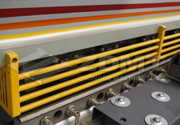 簡易式防護(hù)柵欄.jpg 簡易式防護(hù)柵欄.jpg