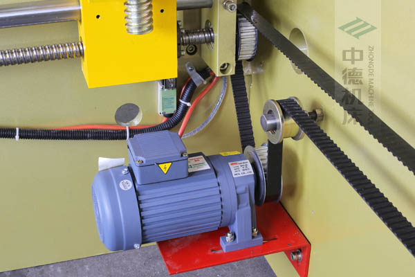 ZDP-4022強(qiáng)扭矩電機(jī)，后退料迅速，鋼絲同步帶精確更靜音.jpg