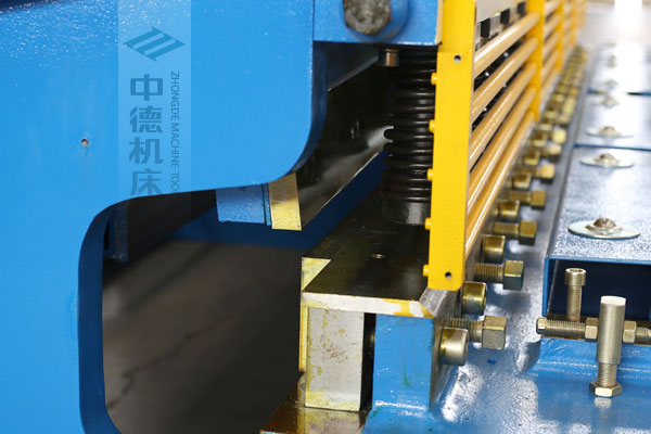 ZDSK-1632選用上海優(yōu)質刀片，使用壽命更長.jpg