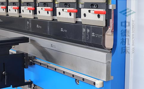 ZDPK-10025分段數(shù)控模具及高精度模具快夾，換模速度快5倍，加高型模托是門業(yè)制造專業(yè)配置.jpg