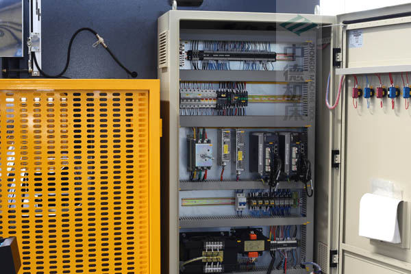 ZDPE10025-ESTUN原廠適配電氣箱總成，抗干擾能力強，電氣運行穩(wěn)定.jpg