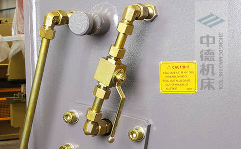 ZDS-432整機(jī)所有液壓管線均采用卡套式接頭，耐高壓，更換便捷.jpg