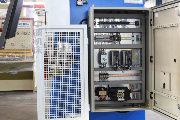 ZDPK-4015采用法國進口施耐德元氣件，抗干擾，穩(wěn)定耐用壽命長.jpg